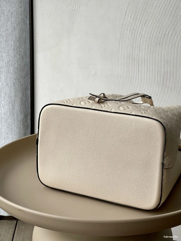 LOUIS VUITTON MM NÉONOÉ 0801